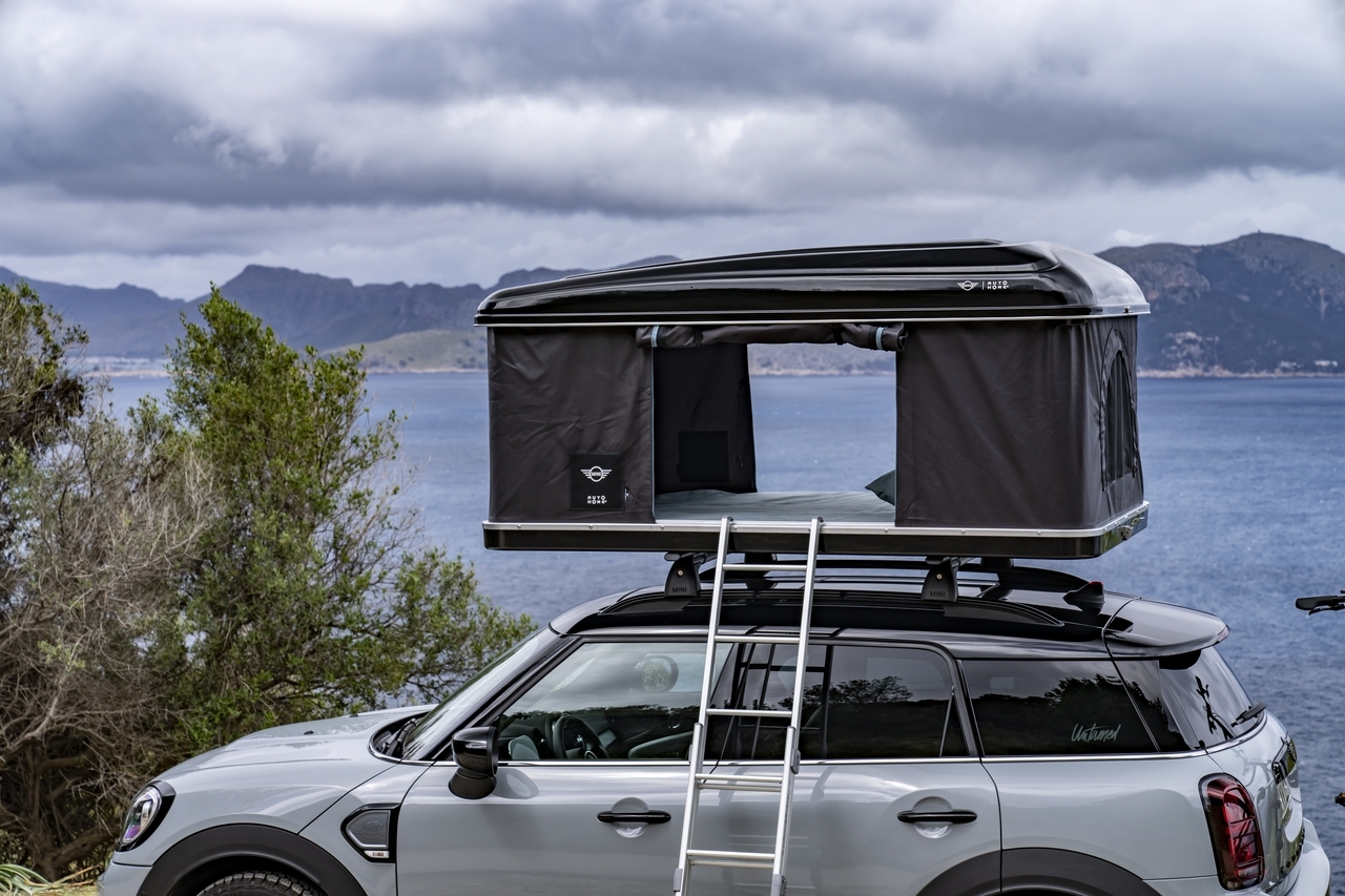 Mini Cooper S Countryman All4: il listino accessori comprende anche una  tenda da campeggio - Infomotori