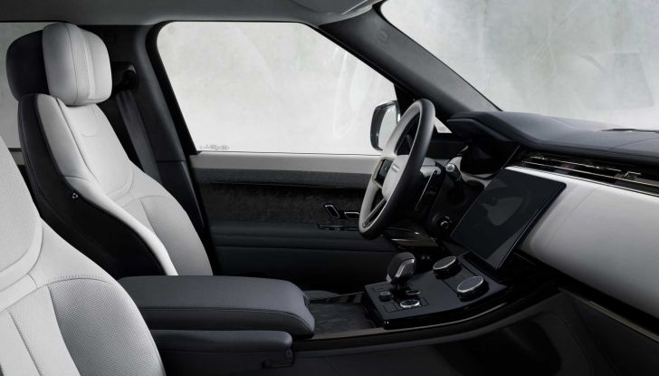 Range Rover Sport 2022: la terza generazione del SUV sportivo si rifà il look - Foto 11 di 14