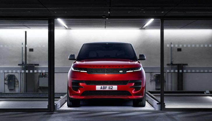Range Rover Sport 2022: la terza generazione del SUV sportivo si rifà il look - Foto 5 di 14