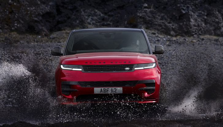 Range Rover Sport 2022: la terza generazione del SUV sportivo si rifà il look - Foto 7 di 14