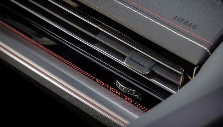 Volkswagen Touareg: a metà giugno arriva la versione speciale “Edition 20” - Foto 8 di 10