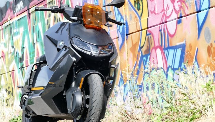 BMW CE04: test ride del nuovo scooter elettrico - Foto 14 di 51
