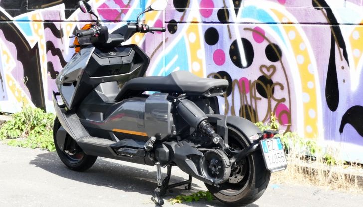 BMW CE04: test ride del nuovo scooter elettrico - Foto 22 di 51