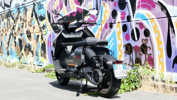 BMW CE04: test ride del nuovo scooter elettrico - Foto 25 di 51