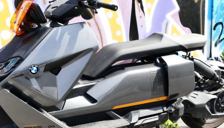 BMW CE04: test ride del nuovo scooter elettrico - Foto 26 di 51