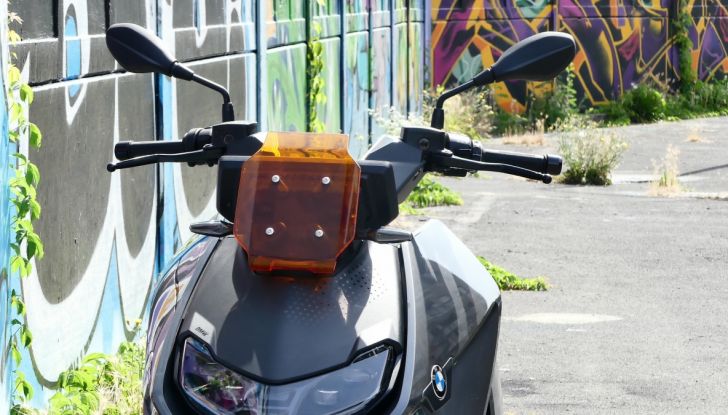 BMW CE04: test ride del nuovo scooter elettrico - Foto 30 di 51