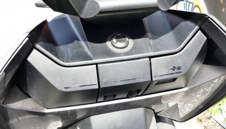 BMW CE04: test ride del nuovo scooter elettrico - Foto 33 di 51