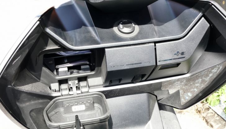 BMW CE04: test ride del nuovo scooter elettrico - Foto 34 di 51