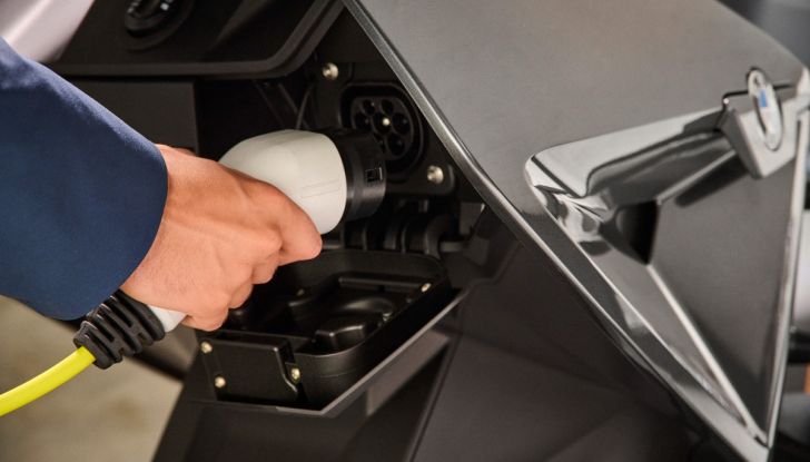 BMW CE04: test ride del nuovo scooter elettrico - Foto 36 di 51