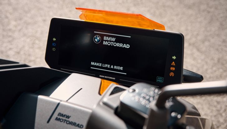 BMW CE04: test ride del nuovo scooter elettrico - Foto 38 di 51