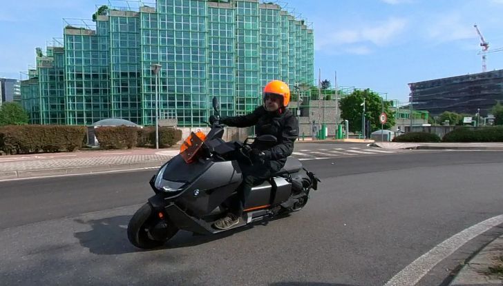 BMW CE04: test ride del nuovo scooter elettrico - Foto 41 di 51
