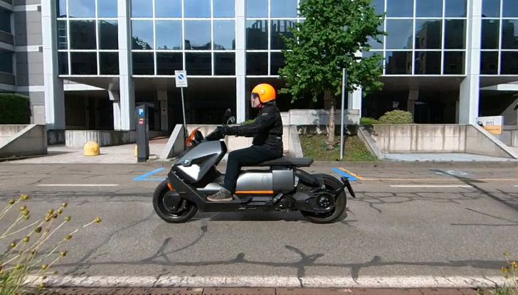 BMW CE04: test ride del nuovo scooter elettrico - Foto 48 di 51
