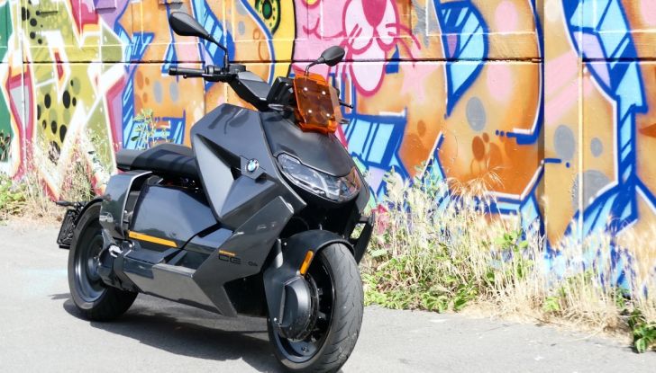 BMW CE04: test ride del nuovo scooter elettrico - Foto 3 di 51