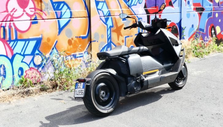 BMW CE04: test ride del nuovo scooter elettrico - Foto 7 di 51