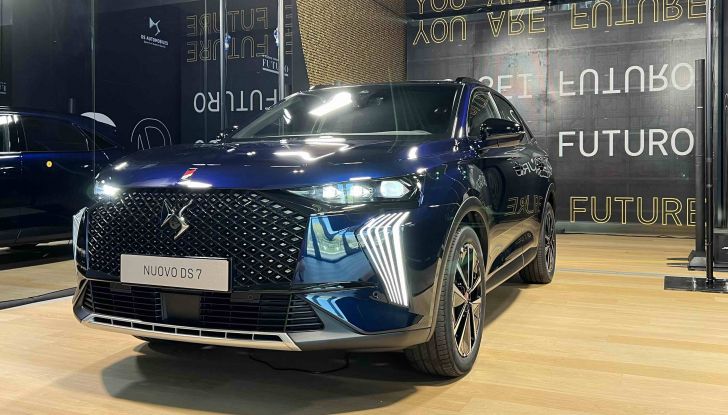 Nuovo DS7 2022: prezzi, motori e allestimenti del SUV francese provato su strada - Foto 1 di 17
