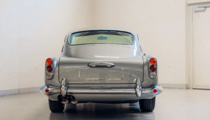 All’asta l’Aston Martin DB5 di James Bond: quale sarà il suo prezzo? - Foto 7 di 11
