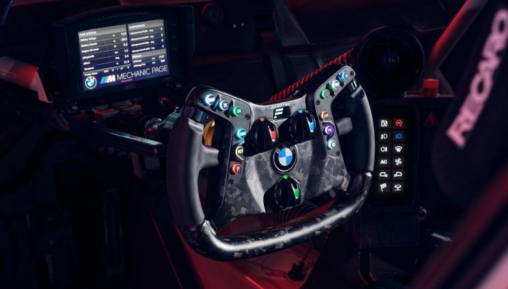 BMW M4 GT4: la versione aggiornata da pista arriva a 550 cavalli - Foto 12 di 14