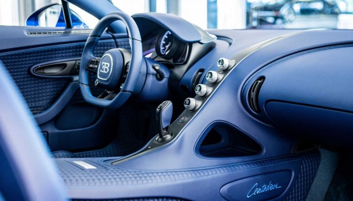 Bugatti Centodieci: il primo esemplare rende omaggio alla EB110 Blue - Foto 12 di 13