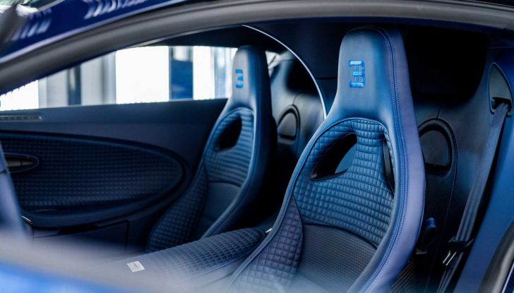 Bugatti Centodieci: il primo esemplare rende omaggio alla EB110 Blue - Foto 13 di 13