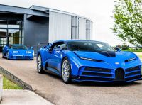 Bugatti Centodieci: il primo esemplare rende omaggio alla EB110 Blue