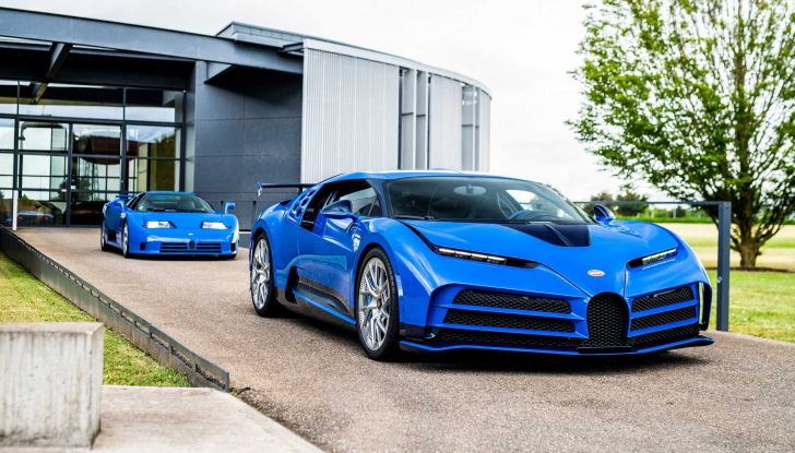 Bugatti Centodieci: il primo esemplare rende omaggio alla EB110 Blue - Foto 1 di 13