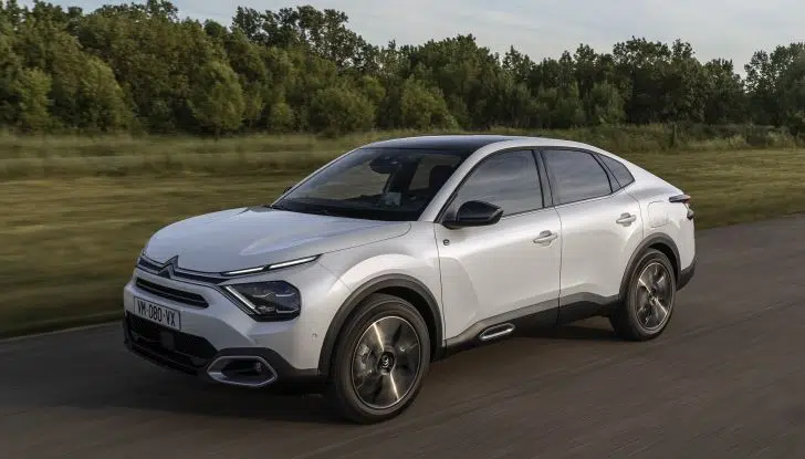 Citroen C4 X: il nuovo crossover (anche elettrico) debutta a inizio 2023 - Foto 1 di 12