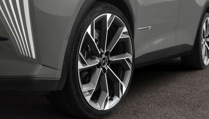 Nuovo DS7 2022: prezzi, motori e allestimenti del SUV francese provato su strada - Foto 11 di 17