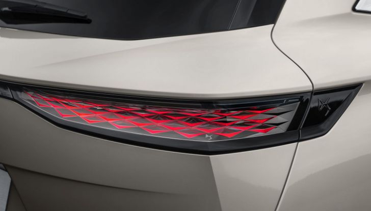 Nuovo DS7 2022: prezzi, motori e allestimenti del SUV francese provato su strada - Foto 12 di 17
