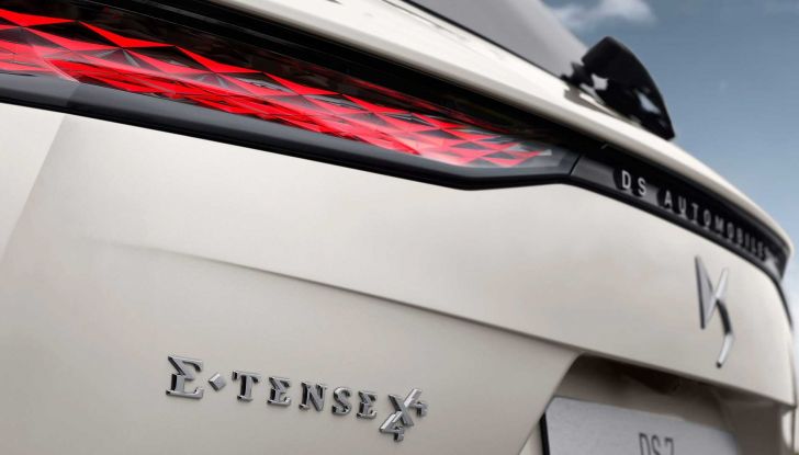 Nuovo DS7 2022: prezzi, motori e allestimenti del SUV francese provato su strada - Foto 13 di 17