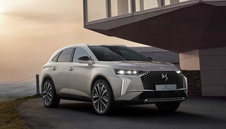 Nuovo DS7 2022: prezzi, motori e allestimenti del SUV francese provato su strada - Foto 4 di 17