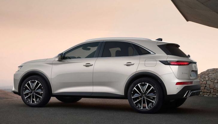 Nuovo DS7 2022: prezzi, motori e allestimenti del SUV francese provato su strada - Foto 6 di 17