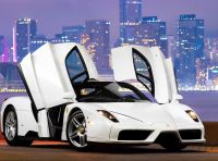 RM Sotheby’s mette all’asta l’unica Ferrari Enzo al mondo… in Bianco Avus!