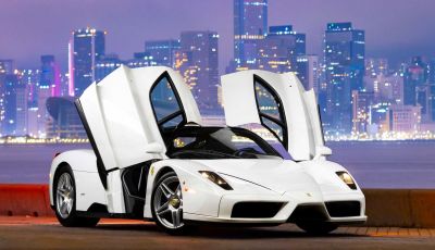 RM Sotheby’s mette all’asta l’unica Ferrari Enzo al mondo… in Bianco Avus!