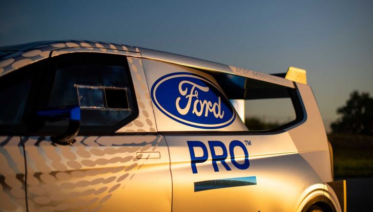 Il Ford Transit mette il turbo (elettrico)… e diventa SuperVan! - Foto 11 di 19