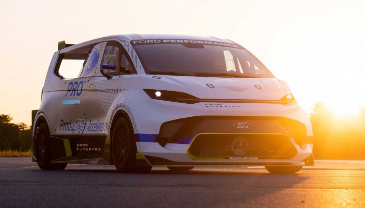 Il Ford Transit mette il turbo (elettrico)… e diventa SuperVan! - Foto 7 di 19