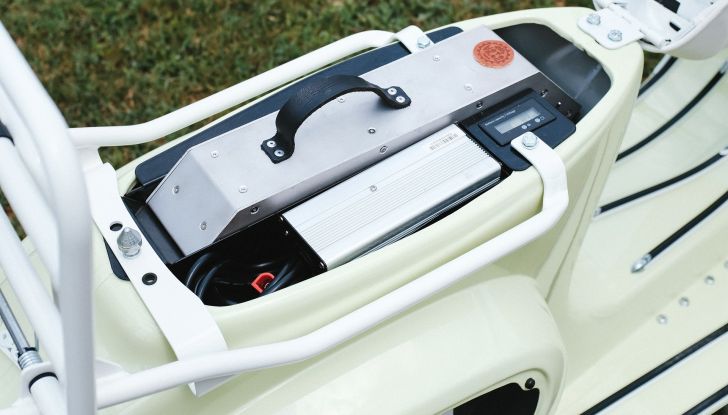 Alfa Romeo Spider Duetto e Vespa 50 Special-e: le due nuove icone di Garage Italia - Foto 9 di 19