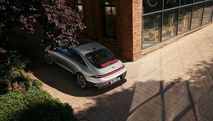 Hyundai Ioniq 6: la nuova berlina elettrica promette 610 km di autonomia - Foto 5 di 16