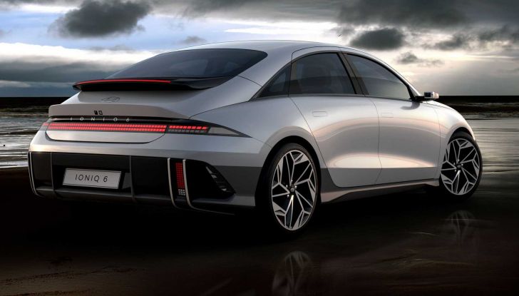 Hyundai Ioniq 6: la nuova berlina elettrica promette 610 km di autonomia - Foto 9 di 16