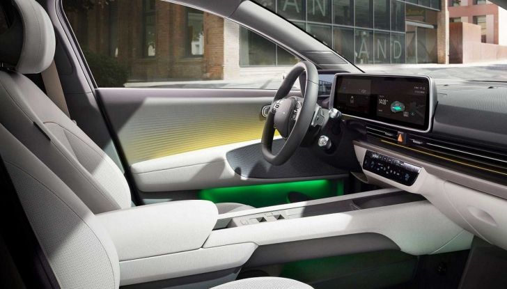 Hyundai Ioniq 6: la nuova berlina elettrica promette 610 km di autonomia - Foto 11 di 16