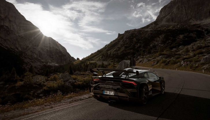 Nuova Lamborghini Huracan ibrida: che numeri per il nuovo motore V8 turbo - Foto 12 di 16