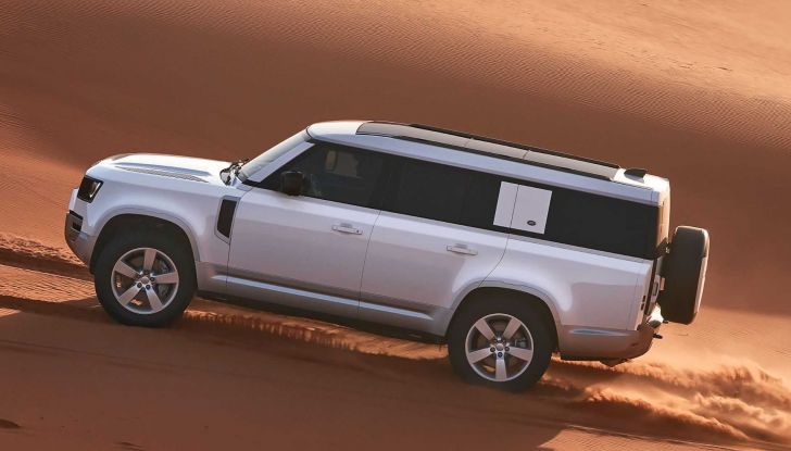 Land Rover Defender 130: svelata la versione a “passo lungo” da otto posti - Foto 2 di 12