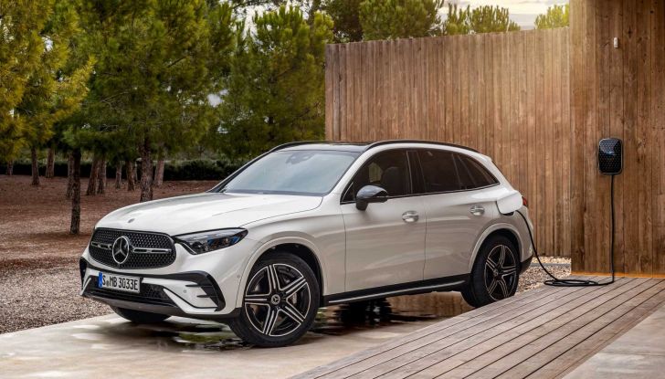 Nuova Mercedes GLC: la seconda generazione è solo ibrida, anche plug-in - Foto 11 di 23