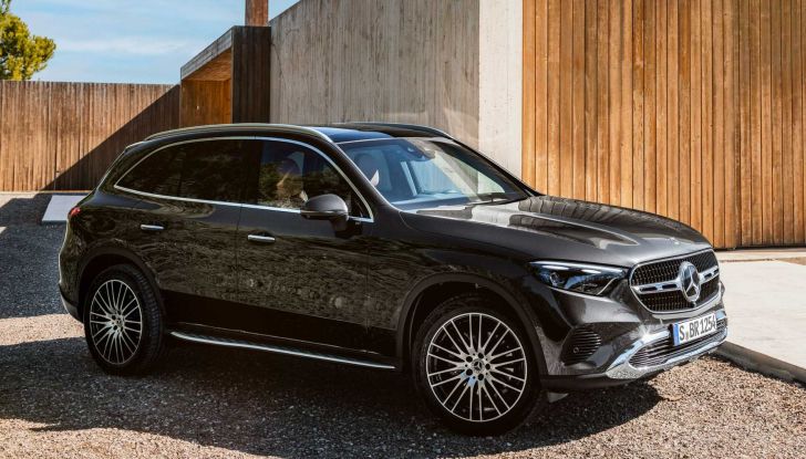 Nuova Mercedes GLC: la seconda generazione è solo ibrida, anche plug-in - Foto 16 di 23