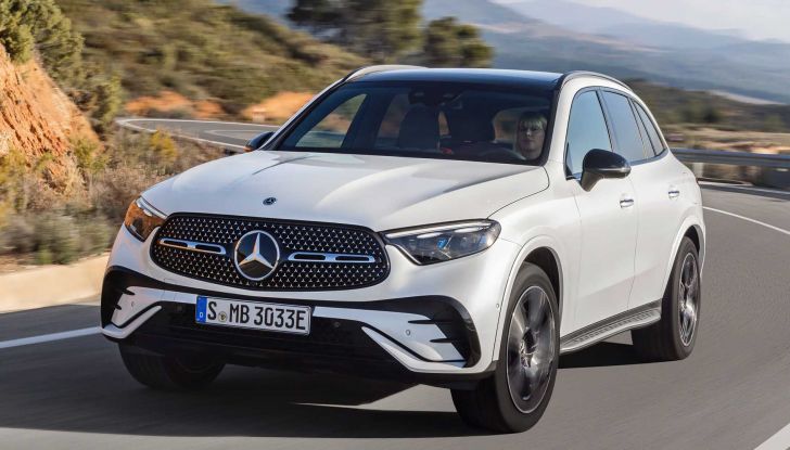 Nuova Mercedes GLC: la seconda generazione è solo ibrida, anche plug-in - Foto 3 di 23