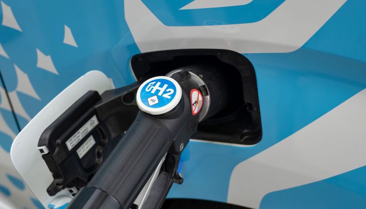 Peugeot e-Expert Hydrogen: il furgone francese passa all’idrogeno fuel-cell - Foto 8 di 10