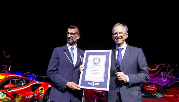 Fiorano da Guinness World Record: la pista Ferrari illumina la “Notte Rossa” - Foto 3 di 9