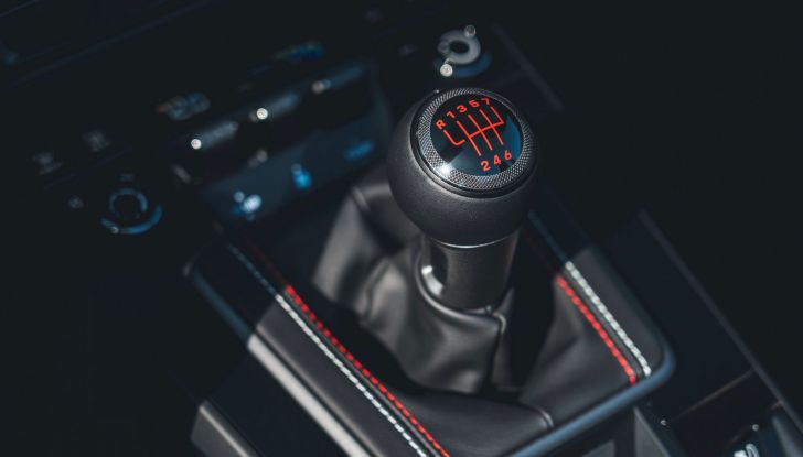 Porsche 911 Carrera GTS: la Cabriolet America Edition ha il cambio manuale - Foto 15 di 16