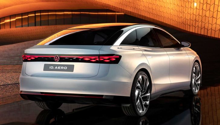 Volkswagen ID.Aero: il concept della Passat elettrica arriva nel 2023 - Foto 5 di 8