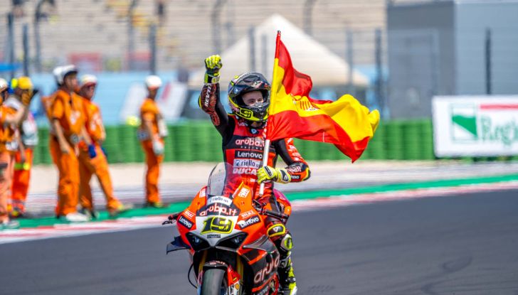 WSBK Misano 2022: Alvaro Bautista vince con la Ducati e fugge nel Mondiale - Foto 2 di 42
