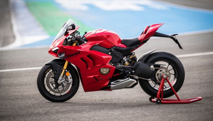 Ducati Panigale V4 MY 2023: aggiornamenti elettronici migliorano prestazioni e comfort - Foto 1 di 8